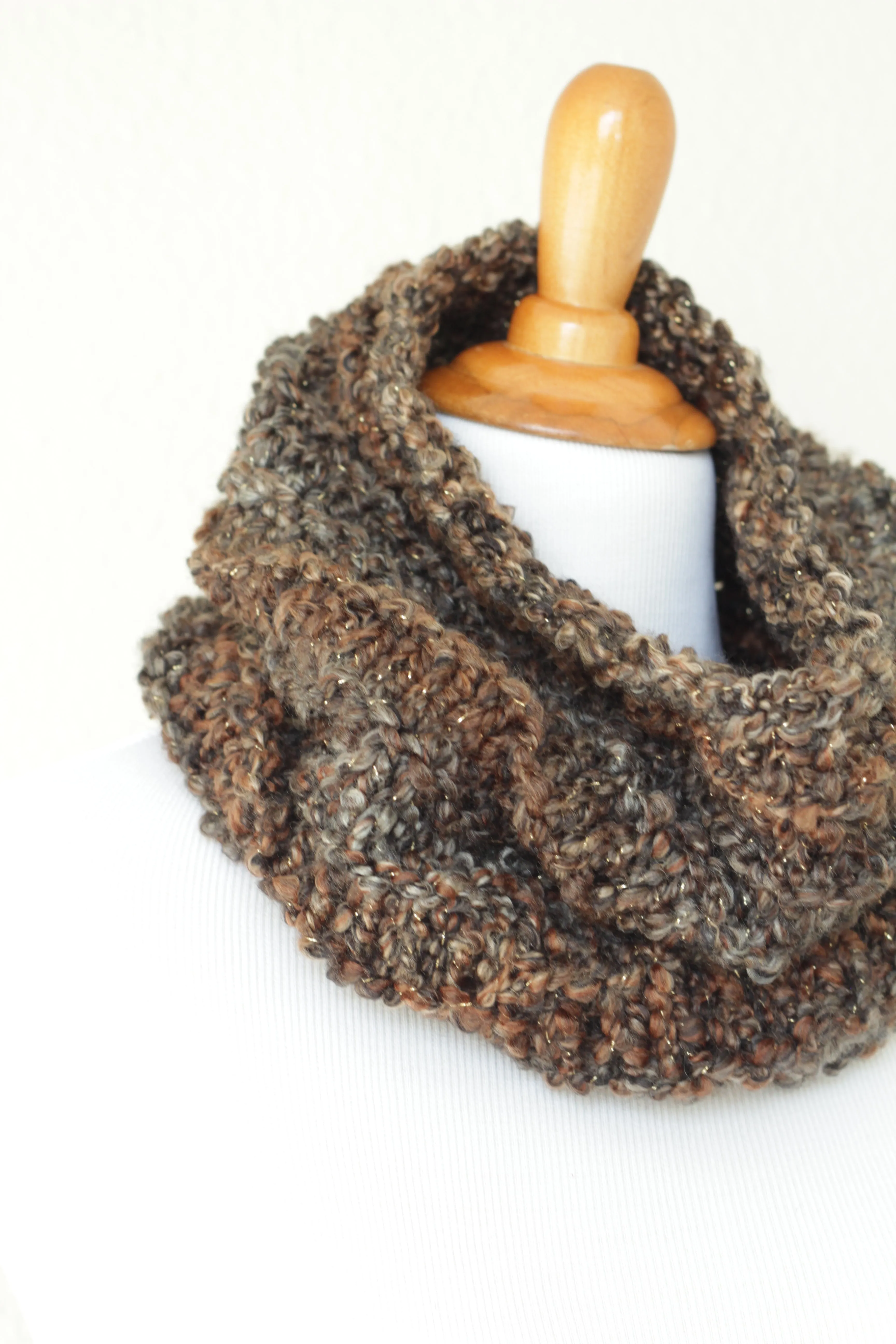 Crochet cowl in pink and bluw colors, chunky infinity scarf - 4 colorways available
