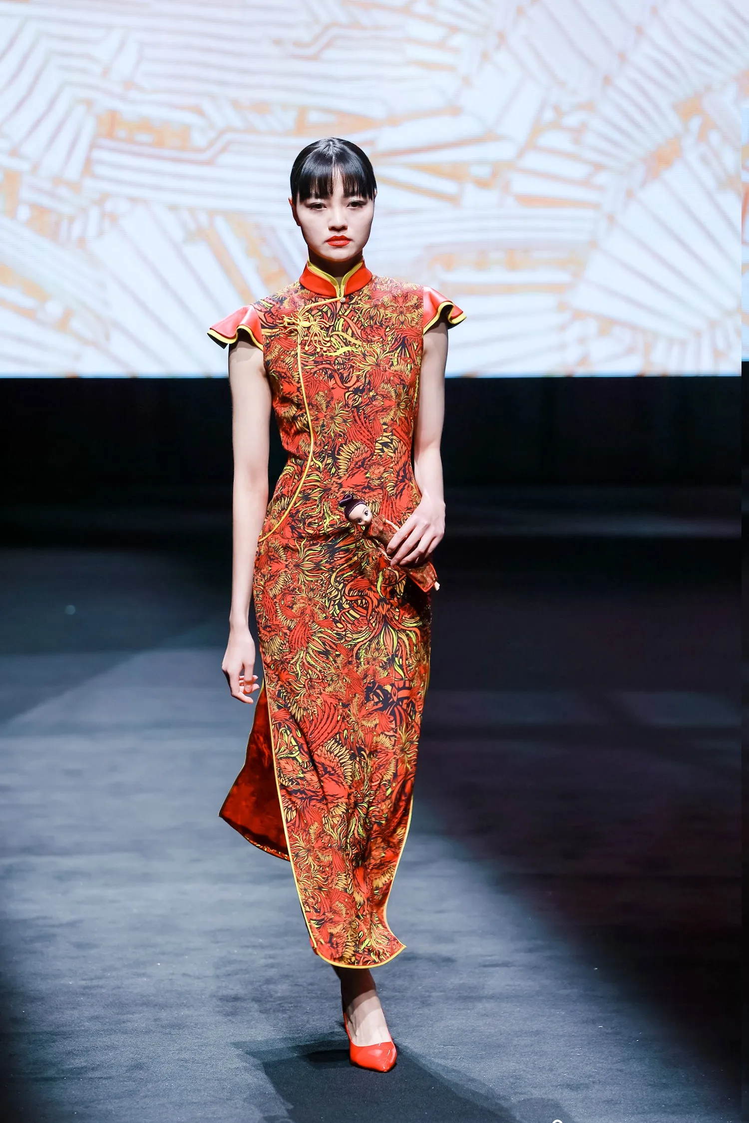 【CROWN JEWEL】100% Silk Wedding Cheongsam - Modern Qun Gua (Petal Sleeve / Regular Fit)(嫁囍金紅)