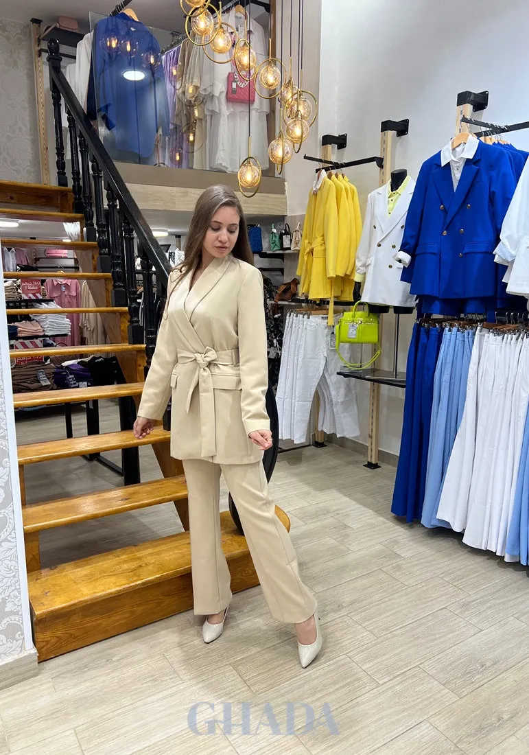 Ensemble veste à col châle et pantalon droit en beige
