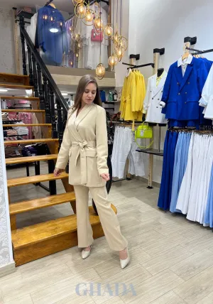 Ensemble veste à col châle et pantalon droit en beige