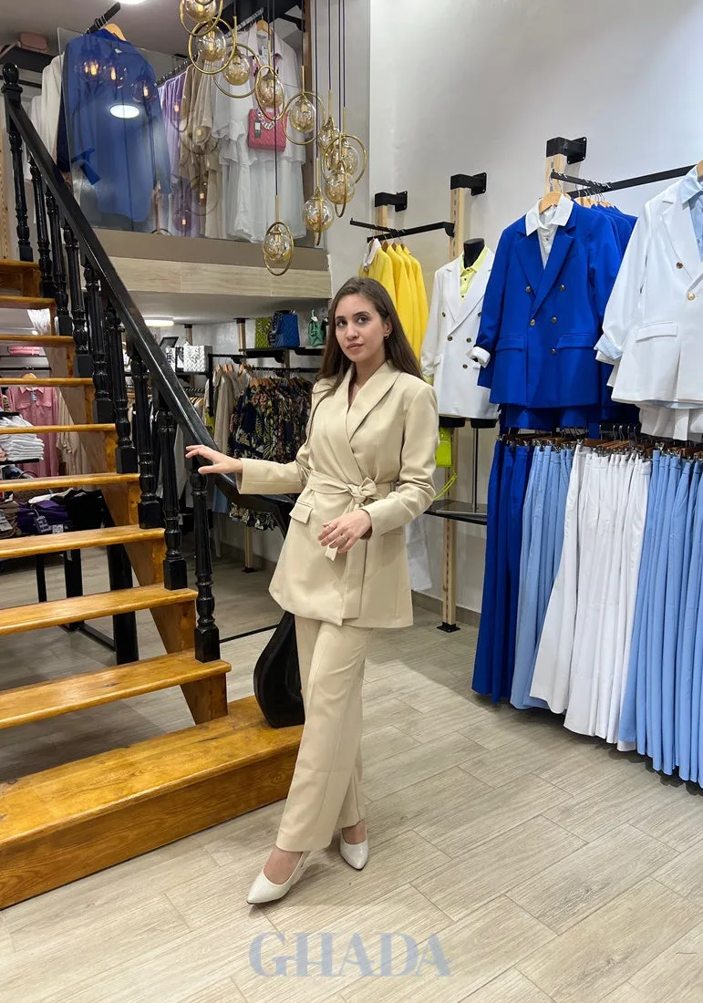 Ensemble veste à col châle et pantalon droit en beige