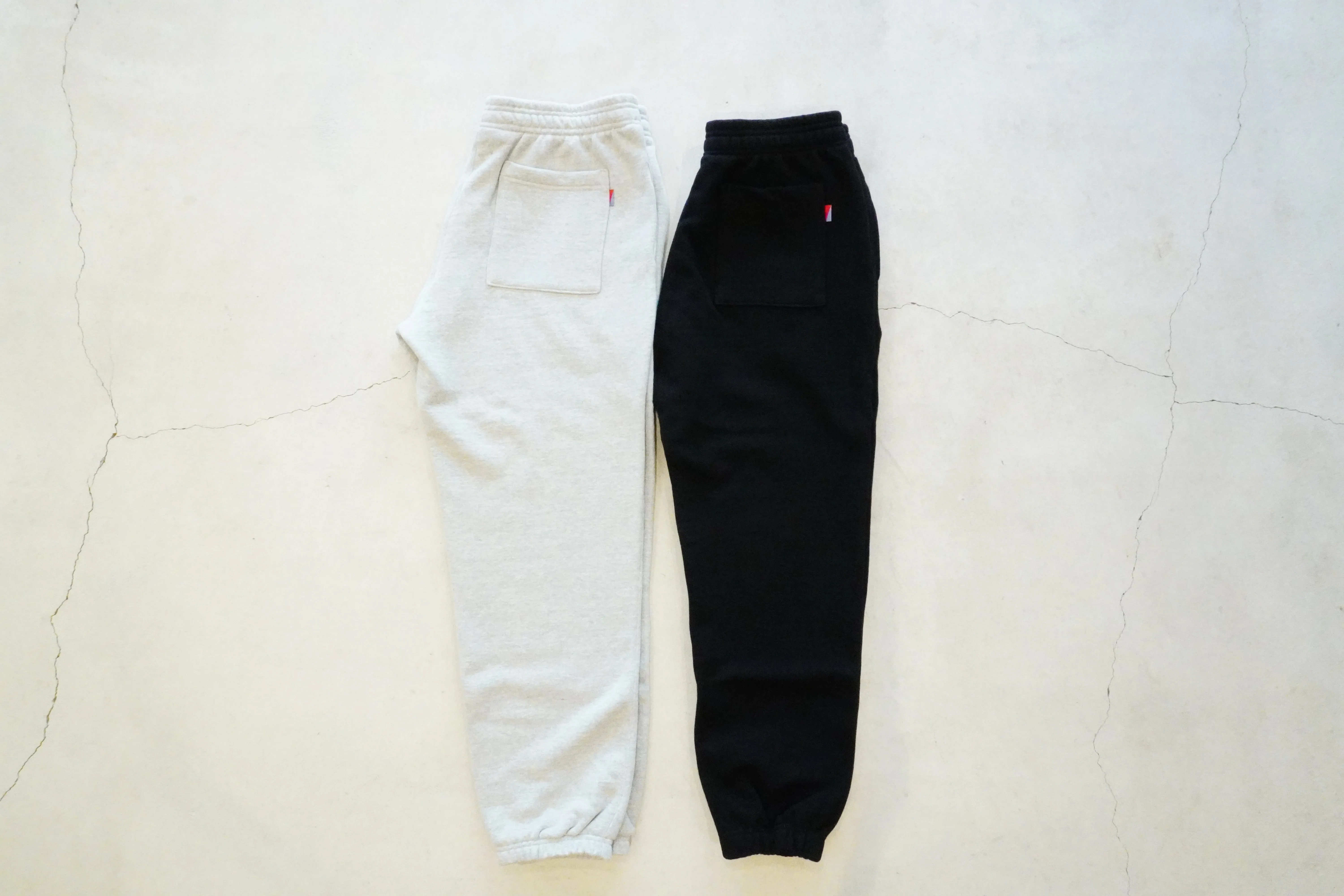 NEVVER / SWEATPANTS