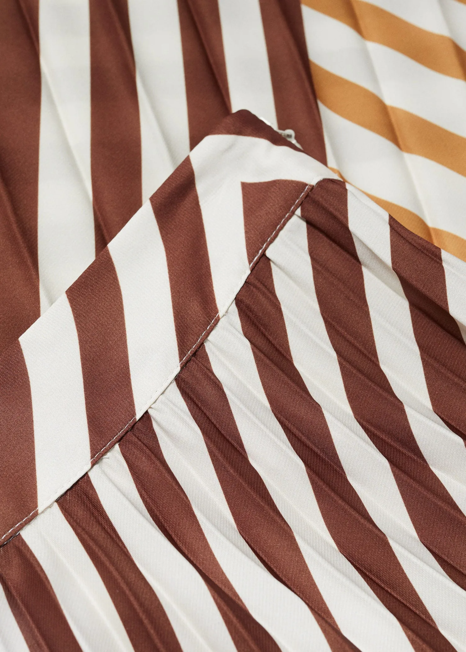 Printed pleated skirt