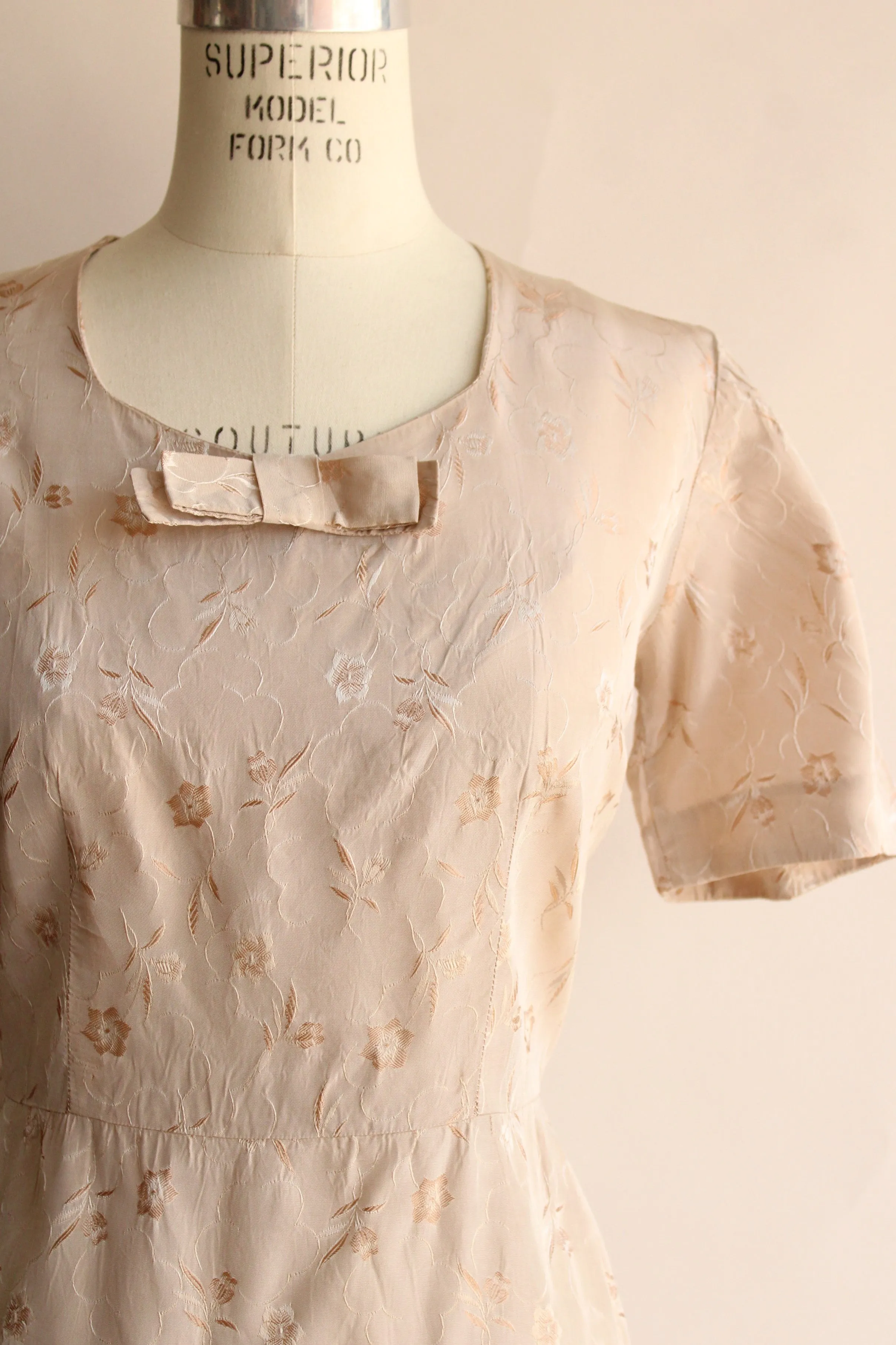 Vintage 1950s Taupe Floral Print Dress