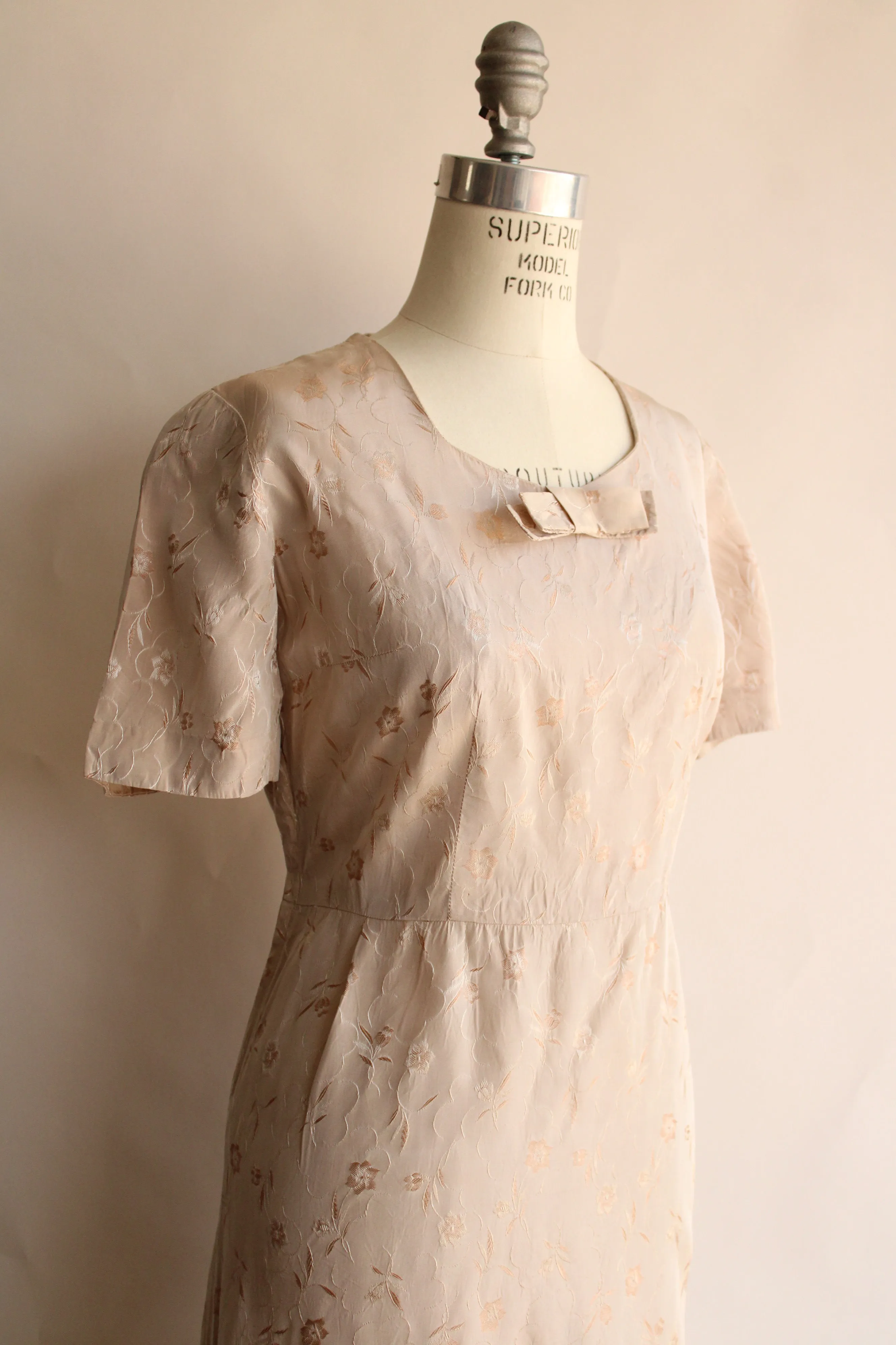 Vintage 1950s Taupe Floral Print Dress