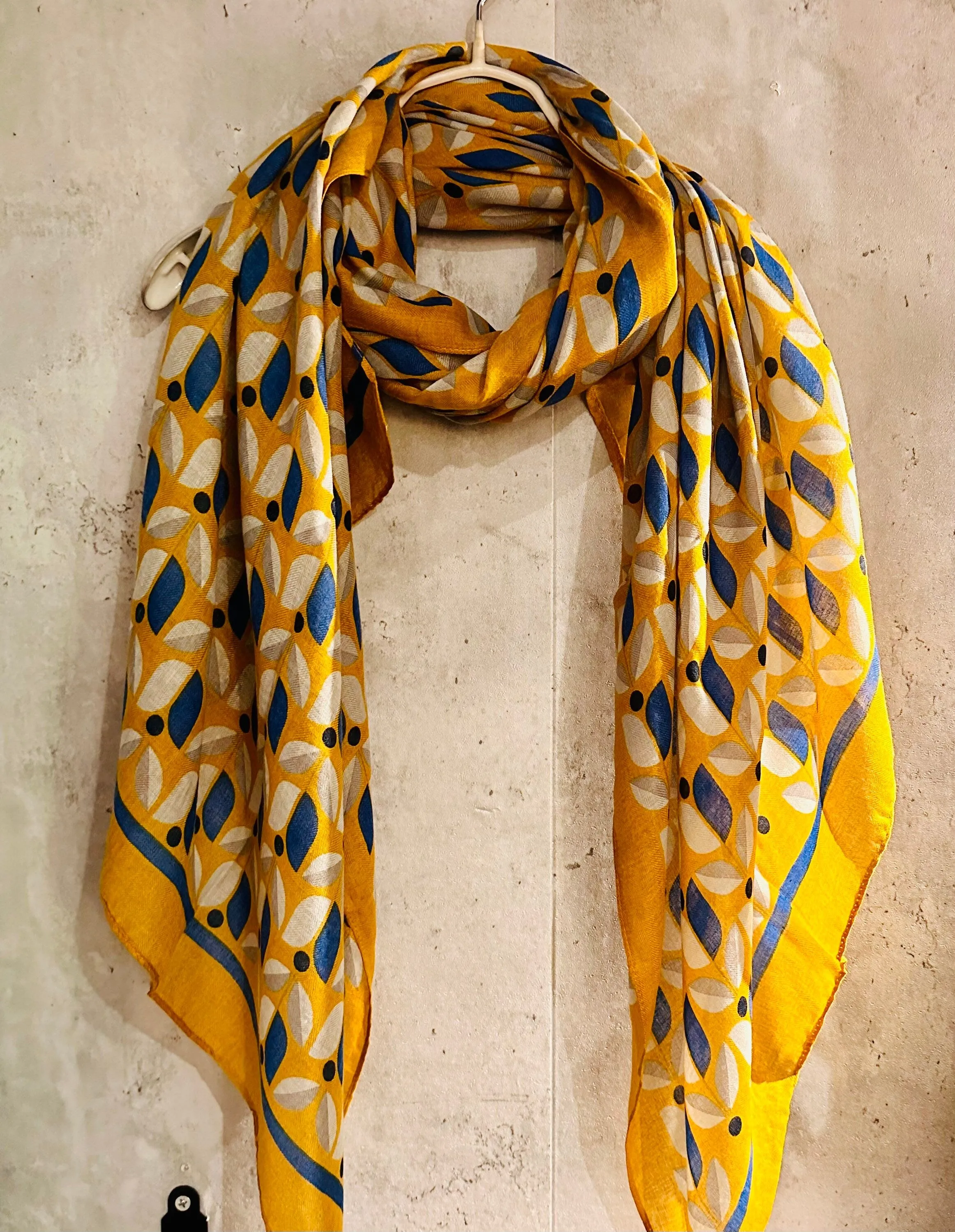Yellow Blue Organic Cotton Scarf with Eco-Friendly Retro Seamless Flowers – A Sustainable Gift for Mom, Ideal for Birthday and Christmas Celebrations